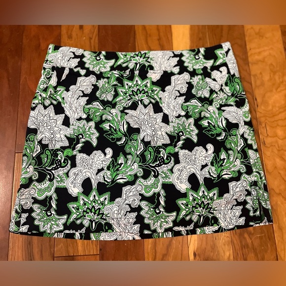 Crown & Ivy Skort Ladies Size 10 EUC STRETCHY Summer Fall Perfect Navy Blue Gree - Picture 1 of 4